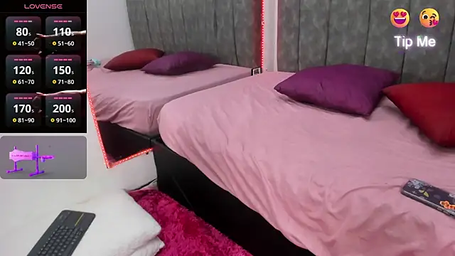 Snapshot of luna78hard chatting on 01-09-26, 02:47 luna78hard online show from 01-09-26, 02:47