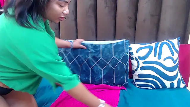 AfricanQueenxx40 online show from 11-14-25, 07:34