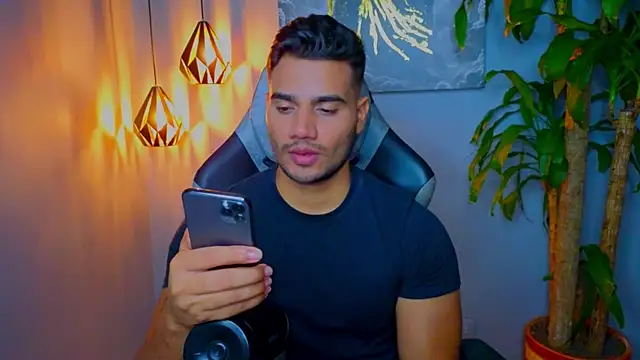 Snapshot of AndresR3 chatting on 10-05-25, 08:12 AndresR3 online show from 10-05-25, 08:12