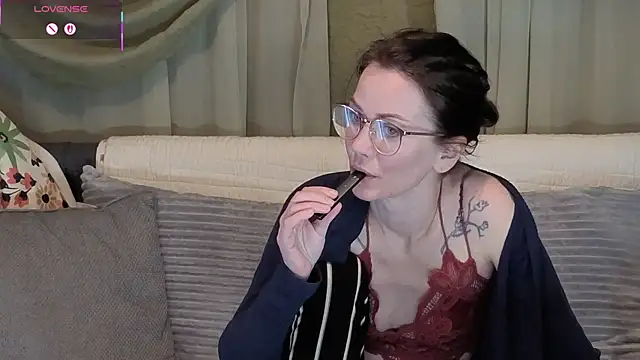 Snapshot of kohlbird chatting on 02-07-26, 04:05 kohlbird online show from 02-07-26, 04:05