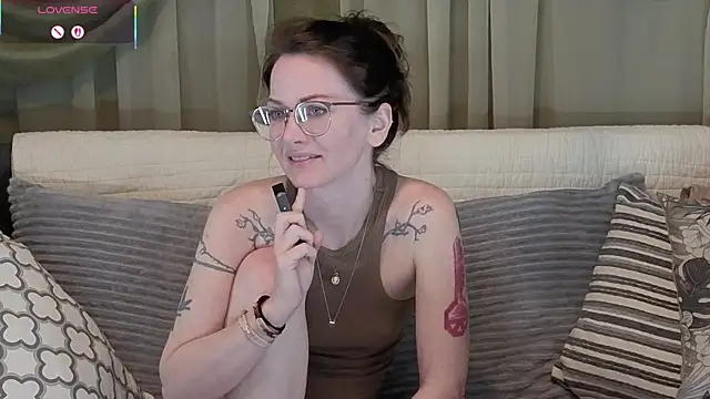 Snapshot of kohlbird chatting on 02-12-26, 04:07 kohlbird online show from 02-12-26, 04:07