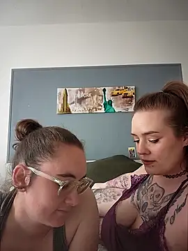 AndHerXO online show from 04-22-26, 02:18