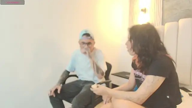 Snapshot of RavenandCody chatting on 09-19-25, 02:35 RavenandCody online show from 09-19-25, 02:35