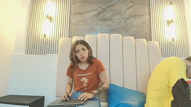 Snapshot of RavenandCody chatting on 09-26-25, 02:26 RavenandCody online show from 09-26-25, 02:26