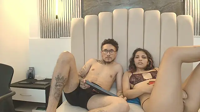 Snapshot of RavenandCody chatting on 10-11-25, 09:30 RavenandCody online show from 10-11-25, 09:30