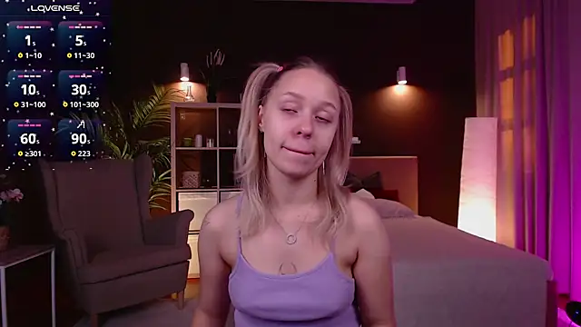 Snapshot of Pooja_Hegde chatting on 09-30-25, 01:10 Pooja Hegde online show from 09-30-25, 01:10