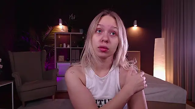 Snapshot of Pooja_Hegde chatting on 10-07-25, 01:03 Pooja Hegde online show from 10-07-25, 01:03