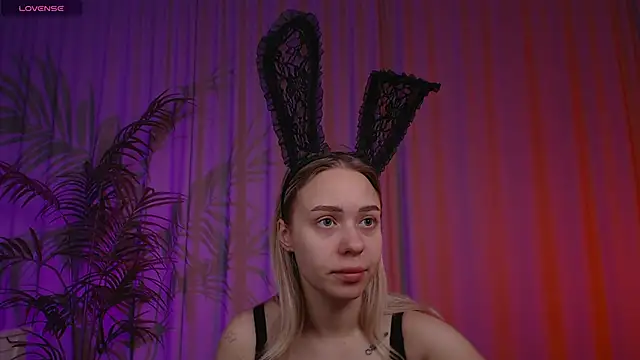 Snapshot of Pooja_Hegde chatting on 10-08-25, 01:14 Pooja Hegde online show from 10-08-25, 01:14