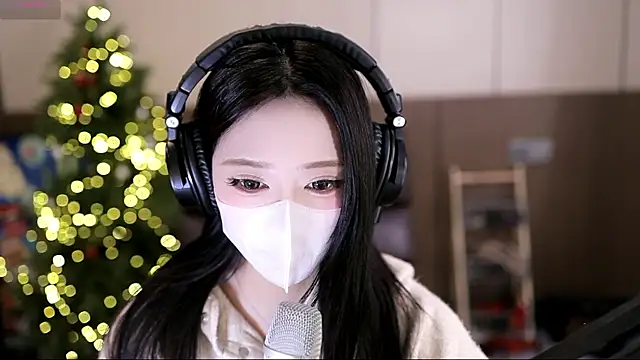 Snapshot of yaya_1888 chatting on 10-25-25, 02:24 yaya 1888 online show from 10-25-25, 02:24