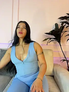 BellaFernandez   online show from 08-03-26, 09:40
