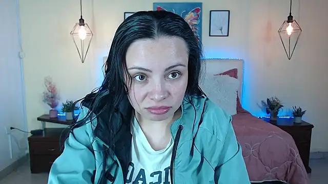 Snapshot of Megan_05_ chatting on 06-24-26, 07:35 Megan 05 online show from 06-24-26, 07:35