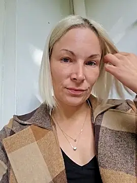 Snapshot of Sunny-Sin chatting on 09-23-25, 11:57 Sunny-Sin online show from 09-23-25, 11:57