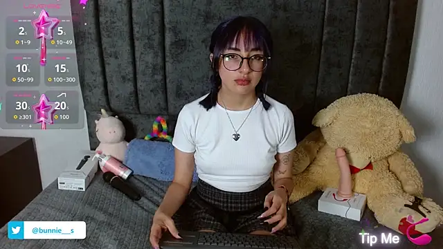 Littlee Bunny  online show from 10-07-25, 10:56
