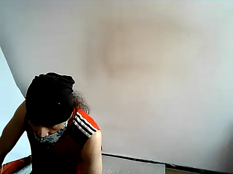 Snapshot of matrix70016 chatting on 09-19-25, 04:07 matrix70016 online show from 09-19-25, 04:07