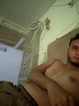 Snapshot of Hotguys111 chatting on 09-19-25, 06:04 Hotguys111 online show from 09-19-25, 06:04