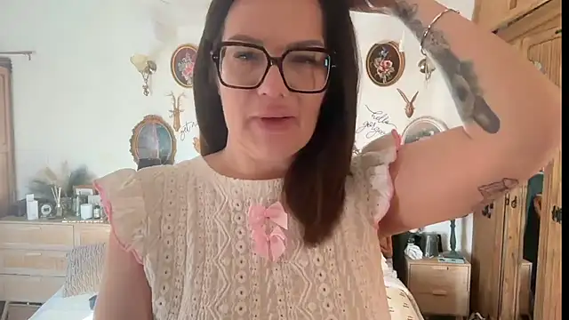 Snapshot of _Melia_ chatting on 05-26-26, 06:09 Melia online show from 05-26-26, 06:09