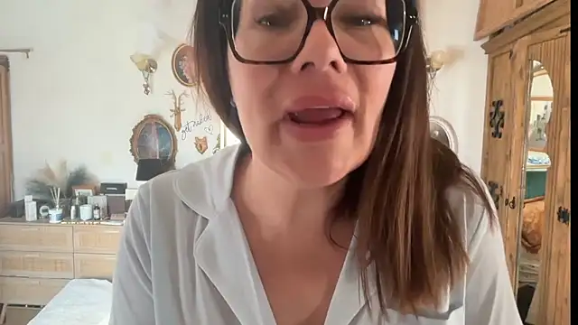 Snapshot of _Melia_ chatting on 06-01-26, 06:37 Melia online show from 06-01-26, 06:37