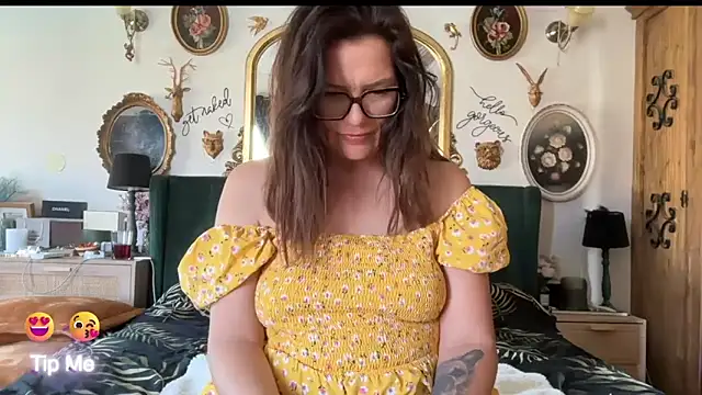 Snapshot of _Melia_ chatting on 06-17-26, 04:08 Melia online show from 06-17-26, 04:08