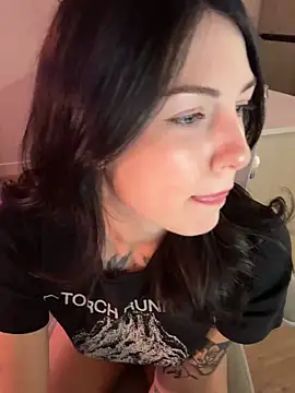 Snapshot of alwaysapril chatting on 09-23-25, 04:48 alwaysapril online show from 09-23-25, 04:48