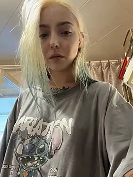 Snapshot of lis_silver chatting on 06-17-26, 01:23 lis silver online show from 06-17-26, 01:23