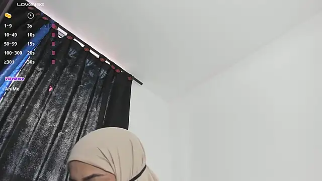 Snapshot of thaira_aly chatting on 10-22-25, 09:25 thaira aly online show from 10-22-25, 09:25