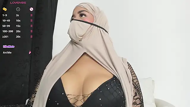 Snapshot of thaira_aly chatting on 11-04-25, 10:42 thaira aly online show from 11-04-25, 10:42