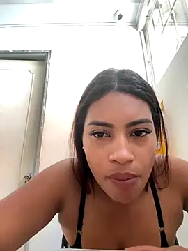 Snapshot of AmberMoss1 chatting on 09-13-25, 06:29 AmberMoss1 online show from 09-13-25, 06:29