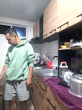 stivenlujan69 online show from 11-09-25, 01:37