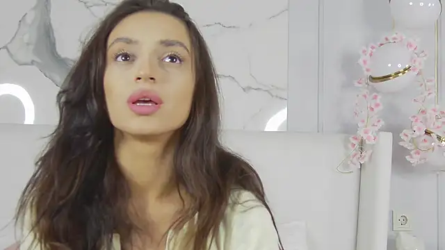 Snapshot of AdoraCortes chatting on 09-21-25, 05:09 AdoraCortes online show from 09-21-25, 05:09