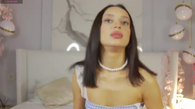 Snapshot of AdoraCortes chatting on 10-18-25, 05:10 AdoraCortes online show from 10-18-25, 05:10