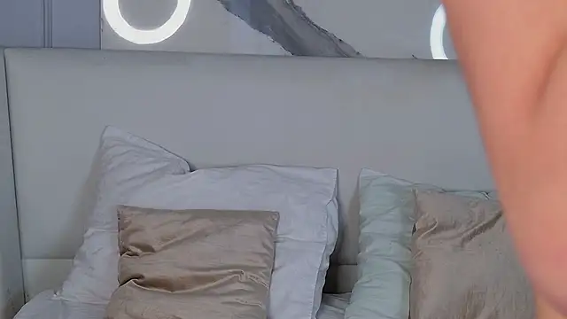 Snapshot of AdoraCortes chatting on 11-24-25, 05:07 AdoraCortes online show from 11-24-25, 05:07