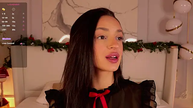 Snapshot of AdoraCortes chatting on 12-15-25, 05:12 AdoraCortes online show from 12-15-25, 05:12