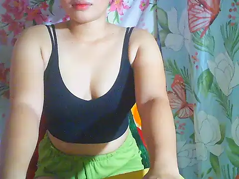 Snapshot of Katie_Winslet chatting on 12-22-25, 11:57 Katie Winslet online show from 12-22-25, 11:57