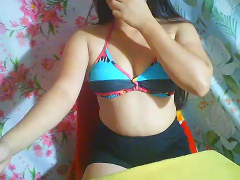 Snapshot of Katie_Winslet chatting on 02-12-26, 12:27 Katie Winslet online show from 02-12-26, 12:27