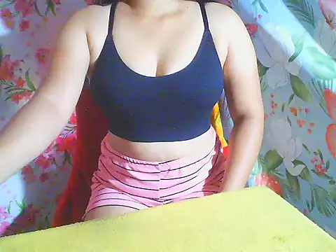 Snapshot of Katie_Winslet chatting on 02-19-26, 12:17 Katie Winslet online show from 02-19-26, 12:17