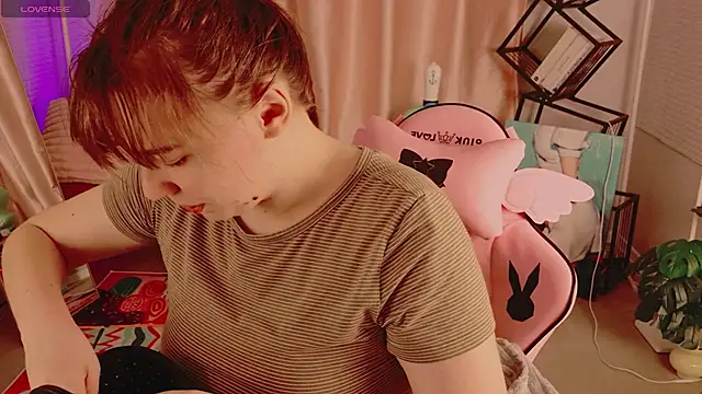 Moon  Bunny online show from 06-07-26, 03:27