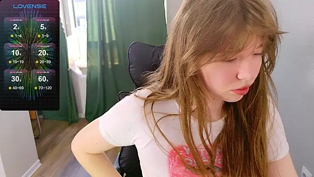 Snapshot of Moon__Bunny chatting on 06-19-26, 03:27 Moon Bunny online show from 06-19-26, 03:27