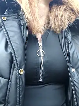 Snapshot of YOOUR_EVAA chatting on 10-04-25, 11:41 YOOUR EVAA online show from 10-04-25, 11:41