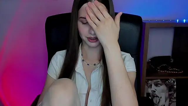 Snapshot of LuxMaya chatting on 10-24-25, 07:05 LuxMaya online show from 10-24-25, 07:05