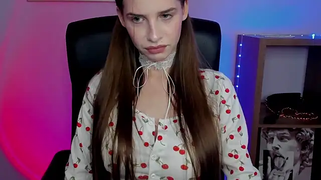 Snapshot of LuxMaya chatting on 11-12-25, 07:42 LuxMaya online show from 11-12-25, 07:42