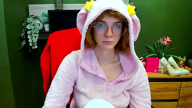 juicyPenny online show from 10-31-25, 07:20