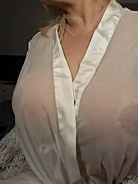 Snapshot of milfevapeccato chatting on 11-01-25, 02:02 milfevapeccato online show from 11-01-25, 02:02