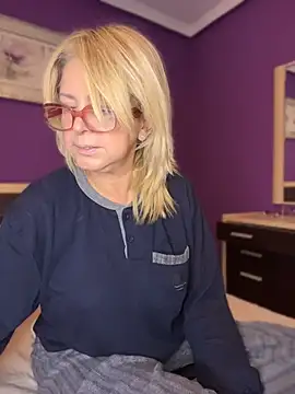 Snapshot of milfevapeccato chatting on 05-15-26, 04:19 milfevapeccato online show from 05-15-26, 04:19