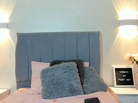 Snapshot of Emiily_cooper_x chatting on 09-21-25, 08:43 Emiily cooper x online show from 09-21-25, 08:43