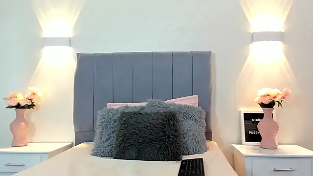 Snapshot of Emiily_cooper_x chatting on 10-10-25, 02:16 Emiily cooper x online show from 10-10-25, 02:16