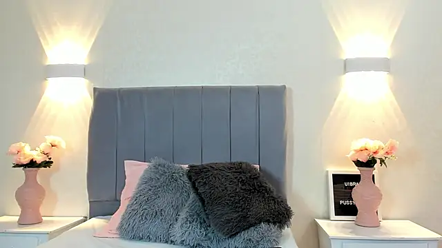 Snapshot of Emiily_cooper_x chatting on 10-11-25, 03:10 Emiily cooper x online show from 10-11-25, 03:10