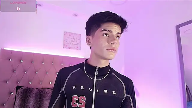 Snapshot of Dulcey_ chatting on 09-18-25, 08:22 Dulcey online show from 09-18-25, 08:22