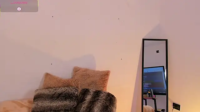 Snapshot of Dulcey_ chatting on 09-21-25, 10:50 Dulcey online show from 09-21-25, 10:50