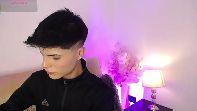 Snapshot of Dulcey_ chatting on 09-25-25, 03:43 Dulcey online show from 09-25-25, 03:43