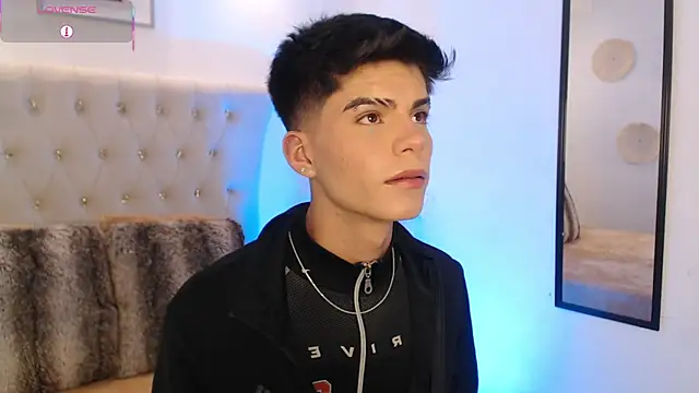 Snapshot of Dulcey_ chatting on 09-28-25, 01:00 Dulcey online show from 09-28-25, 01:00